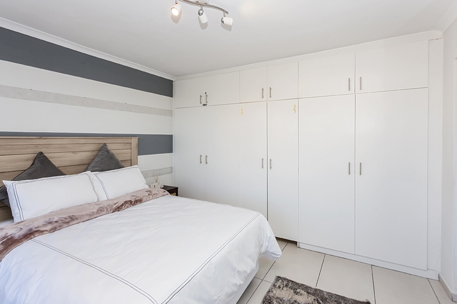 2 Bedroom Property for Sale in Bloubergstrand Western Cape
